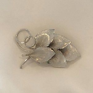 Gorgeous Vintage Brooch with Detailed Silver Tone Leaves, Stem & Vine